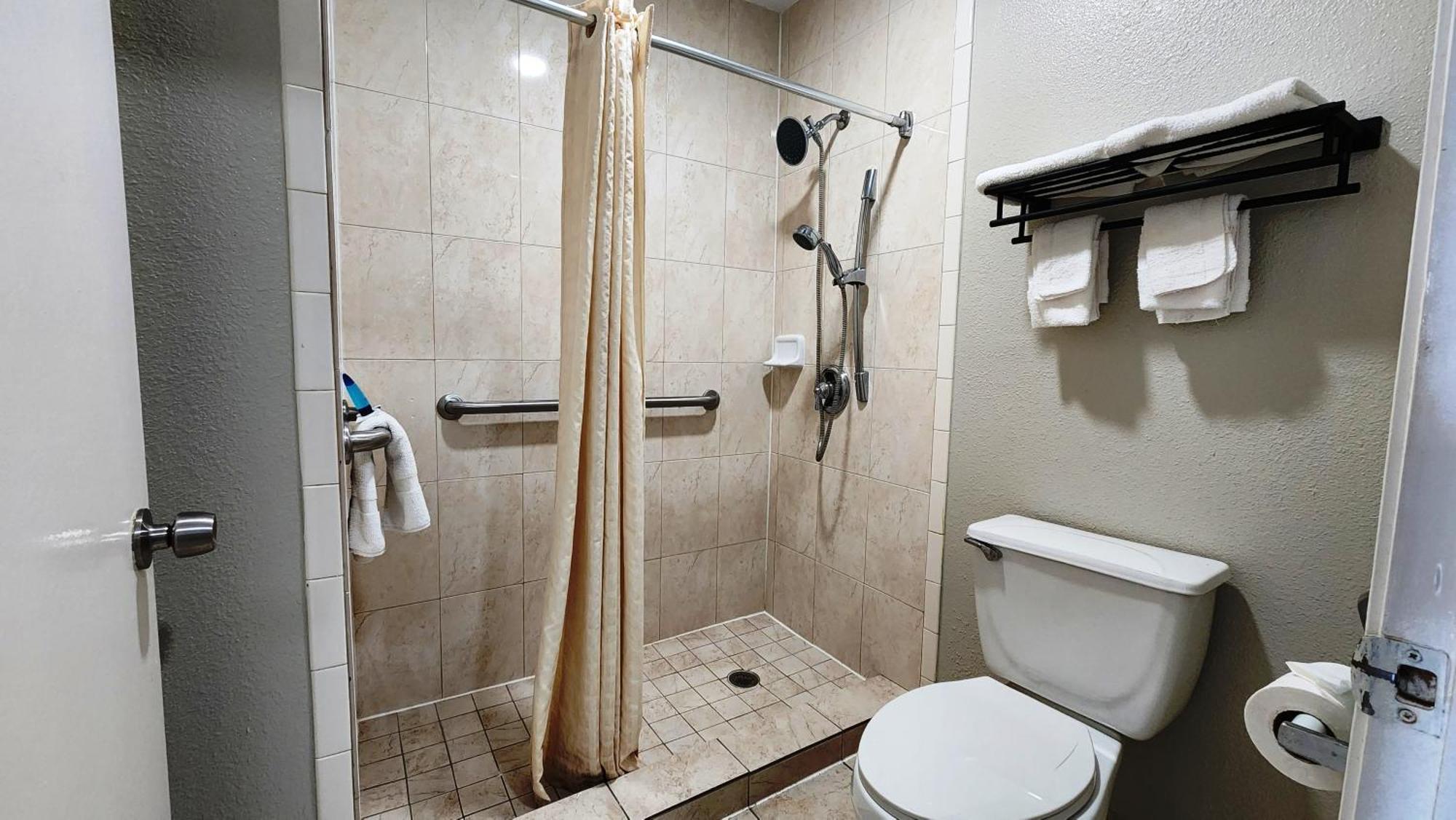 Scottish Inn & Suites Wharton Kültér fotó