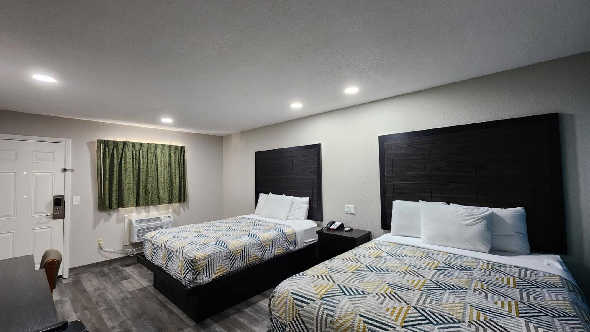 Scottish Inn & Suites Wharton Kültér fotó